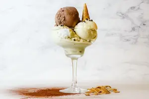 A serving glass bowl full with ice-cream