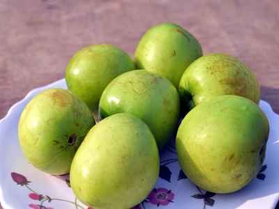 Indian Jujube serve in white plate