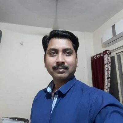 Ashok Kumar getting selfie in home