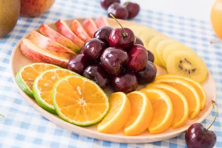 Mixed sliced fruits