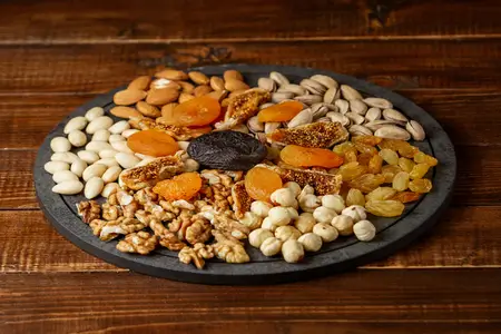 mix-dry-fruits-set-table