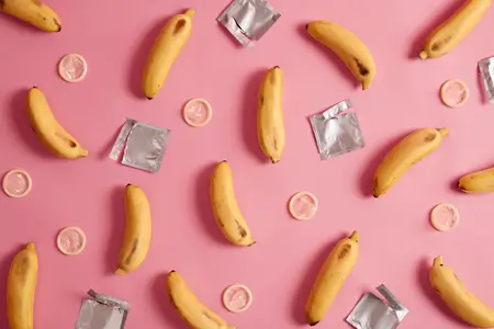 yellow-bananas-representing-penis-sizes-with-condoms